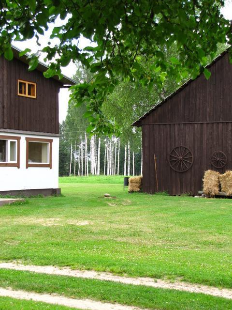 Brivdienu Maja Melderi Ape Exterior photo